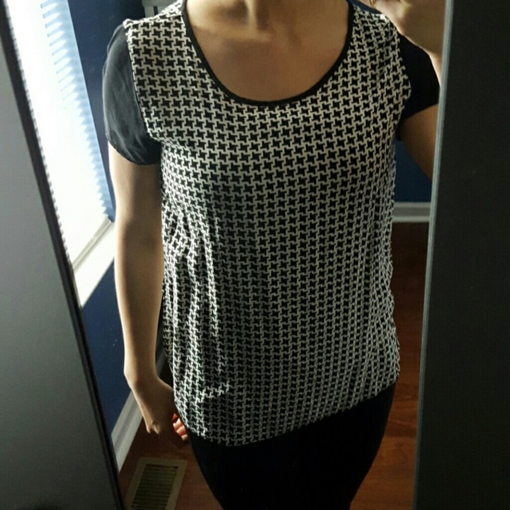 Old Navy Houndstooth Flowy Tee